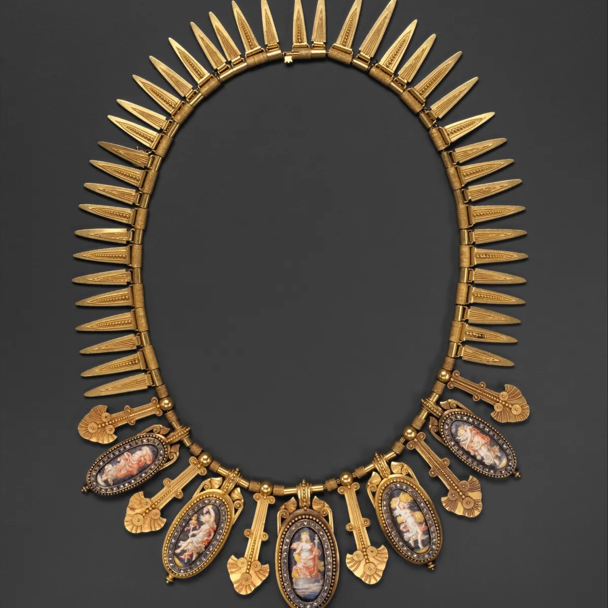 考古复兴风格金项链，Eugêne Fontenay 约 1870 年制作，镶钻石与珐琅